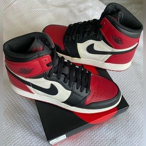 NIKE Jordan 1